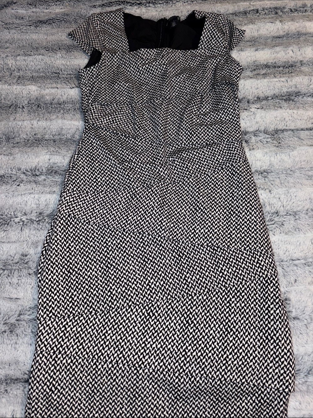 WHBM Slimming Black and White Sheath Dress